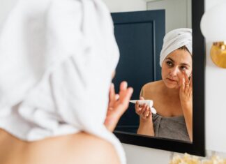 Pielęgnacja twarzy po makijażu - dlaczego warto stawiać na ceramidy